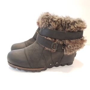 Sorel Women's Faux Fur Wedge Boots size 9.5